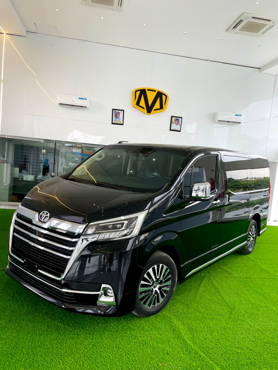 Toyota Granvia Premium
